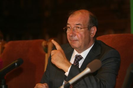 Băncile neagă că ar amâna acordarea de credite