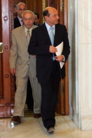 Băsescu şi PNL îi strică planurile lui Văcăroiu