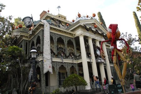 Fantomele morţilor de la Disneyland
