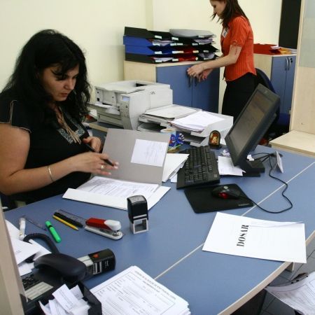 Funcţionarii publici, în grevă