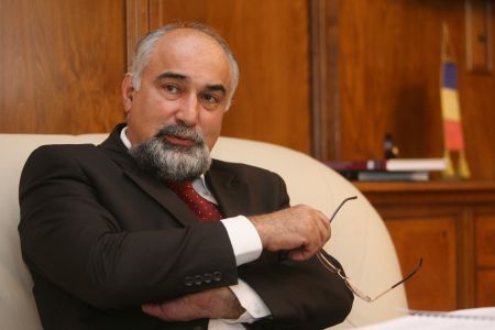 Guvernul recunoaşte pericolele crizei