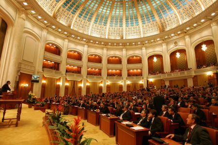 În 2038, România va fi plină de pensionari şi de politicieni corupţi