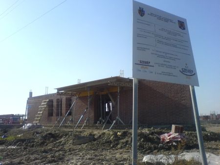 Lucrări în impas la campusul şcolar