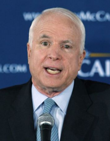 McCain le-a cerut bani ruşilor pentru campanie