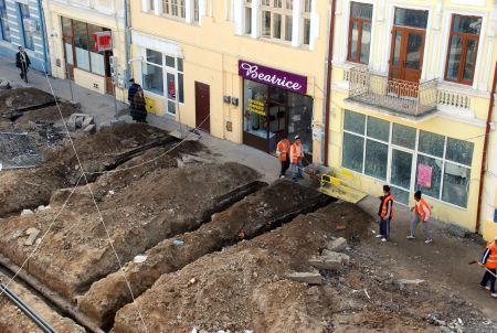 Şantier la uşa prăvăliilor din centru