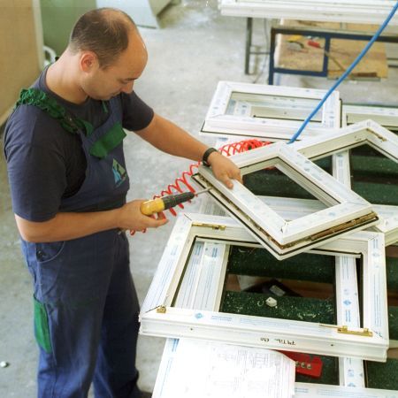 Termopanele, o afacere profitabilă pe spinarea clienţilor nemulţumiţi
