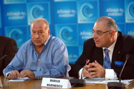 Voiculescu îl alungă pe senatorul "Bideu"
