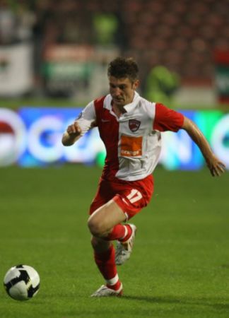 "Bătrâna Doamnă", satelitul lui Dinamo?