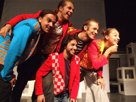 Ciocolată, cărţi şi teatru