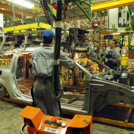 Dacia pune lacătul pe uşă încă două săptămâni