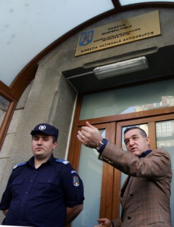 Gigi Becali se apără singur în dosarul "Valiza"!
