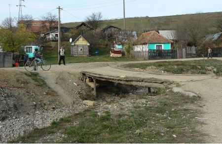 O colonie de romi modifică graniţa dintre judeţele Covasna şi Braşov