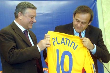 Platini joacă pentru România
