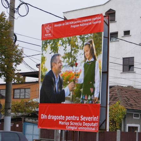 Războiul afişelor electorale din Severin