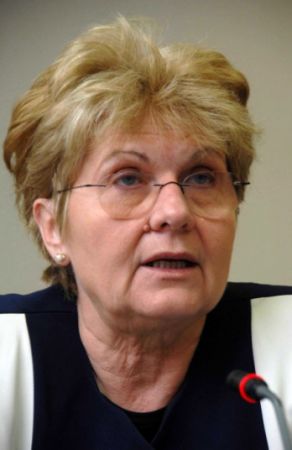 "Tichetele de masă ar trebui impozitate"