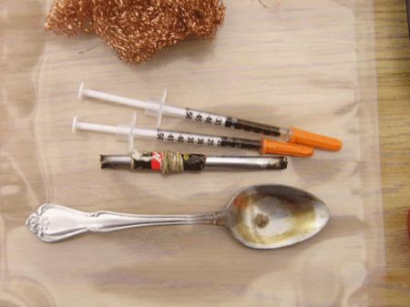 Dependenţii elveţieni de heroină vor primi drogul prin reţetă