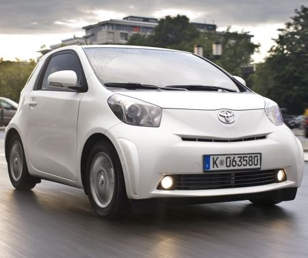 DRIVE-TEST EVZ: Toyota IQ, scumpă şi la propriu, şi la figurat