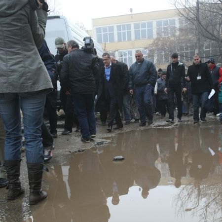 "Laleaua Neagră versus Războinicul Luminii!"