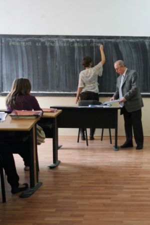 Salariile profesorilor, plătite din Fondul de rezervă