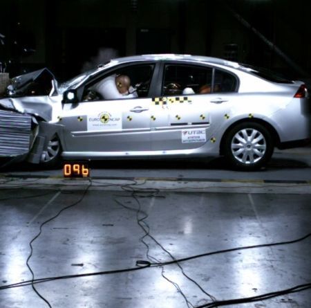 Şase zone de siguranţă în jurul autoturismului