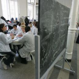 Asistenţii medicali, obligaţi să se asigure