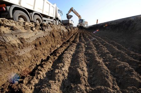 Autostrada, lăsată pe februarie