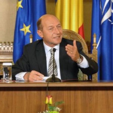 Băsescu, de acord cu îngheţarea salariilor