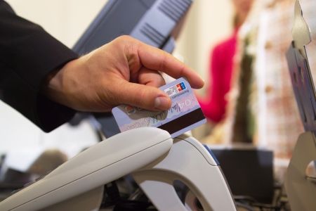 Ce comisioane au cardurile de debit