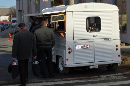 Clătite la dubiţă pentru tot cartierul