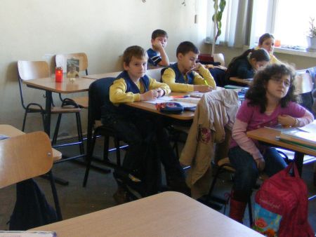 Copil de 9 ani ucis de poarta grădiniţei