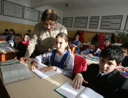 Generaţia „Din nou acasă“ are probleme cu limba română