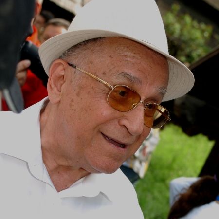 Iliescu despre Constituţie: "Ţara arde şi baba se piaptănă"