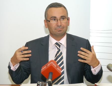 Operatorii vor fi obligaţi să decodeze telefoanele gratuit