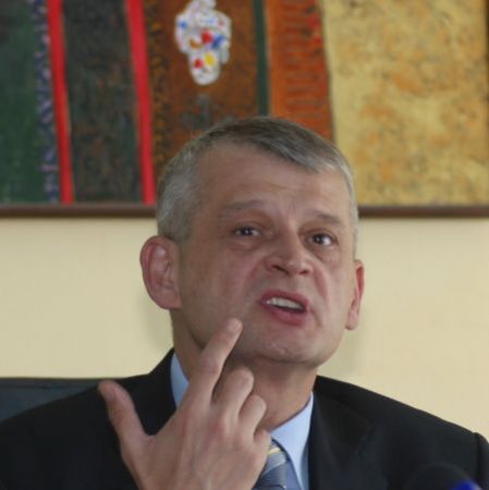 Oprescu vrea poliţie călare