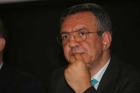 Păcuraru, „turnat“ de foştii subordonaţi