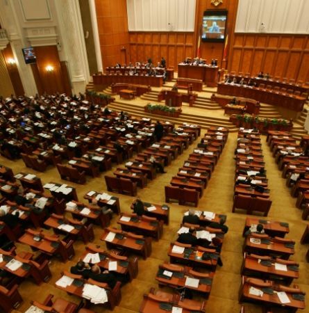 Parlamentarii rămân excepţii de lux