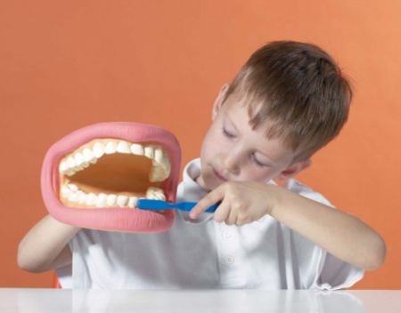 STOMATOLOGIE: Ce nu ştiai despre îngrijirea dinţilor