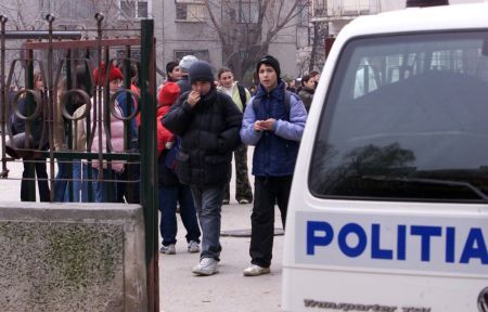 Toate şcolile-s păzite, niciuna nu-i sigură