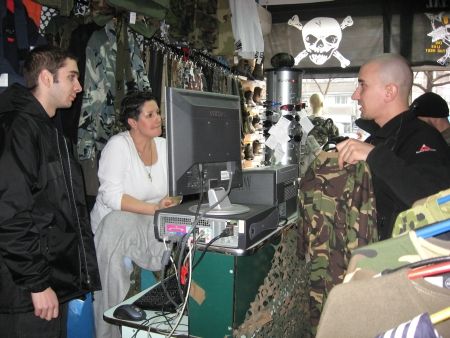 Afacerea „military-shop“