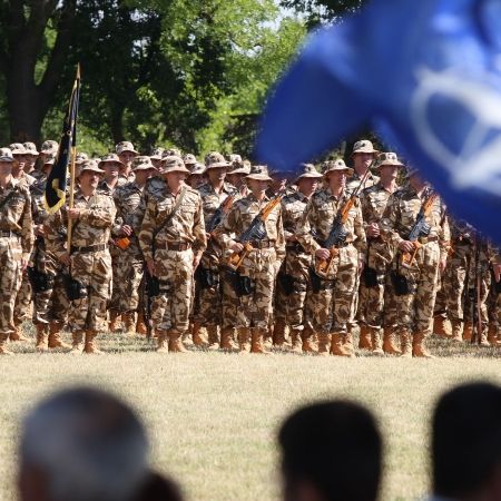 Armata angajează soldaţi