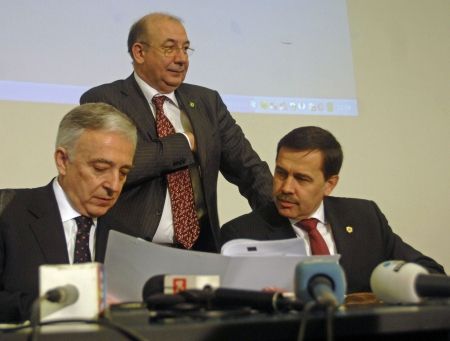 Băncile lărgesc laţul datornicilor