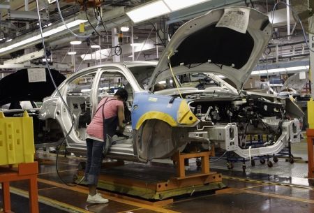 Chrysler opreşte producţia în America