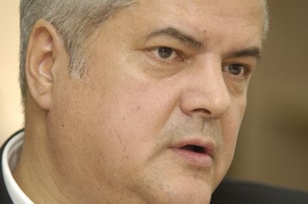 Deputaţii, atenţi cu Adrian Năstase
