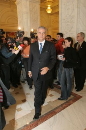 Dosarele lui Năstase au defectat coaliţia PDL-PSD