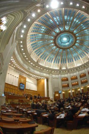Justiţia, „băgată în corzi“ de Bruxelles