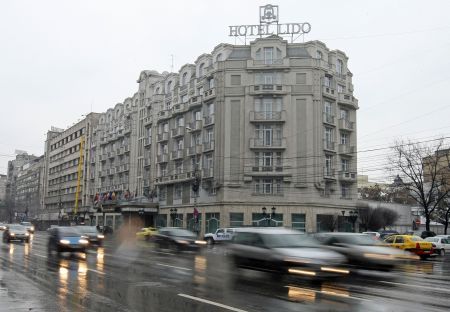 Lido trece de la frații Păunescu direct în „renovare”