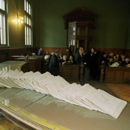 Magistraţii şi-au ascuns trecutul