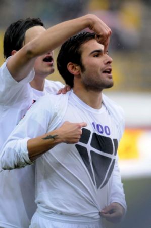 Mutu, golul cu numărul 100 în Italia