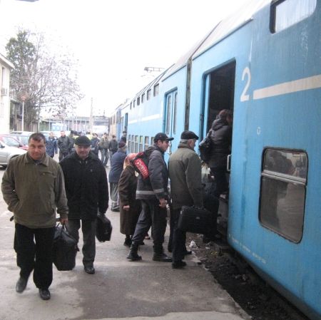 CFR ignoră normele sanitare. Tren supraaglomerat în pandemie Video