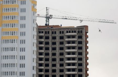 Băsescu cere finalizarea ansamblurilor de case